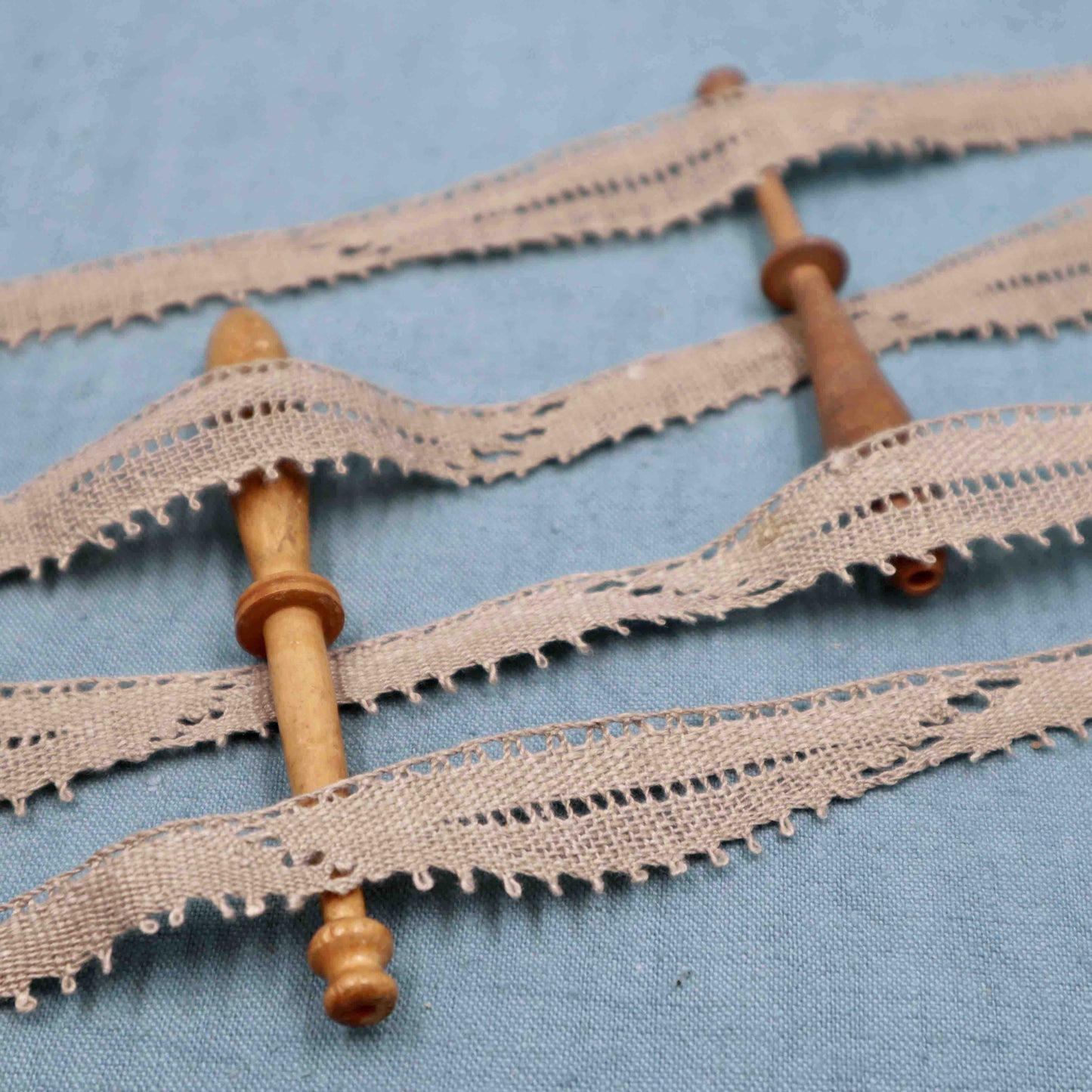 8.90 m Handmade Linen Lace Trim - Bobbins&Needles
