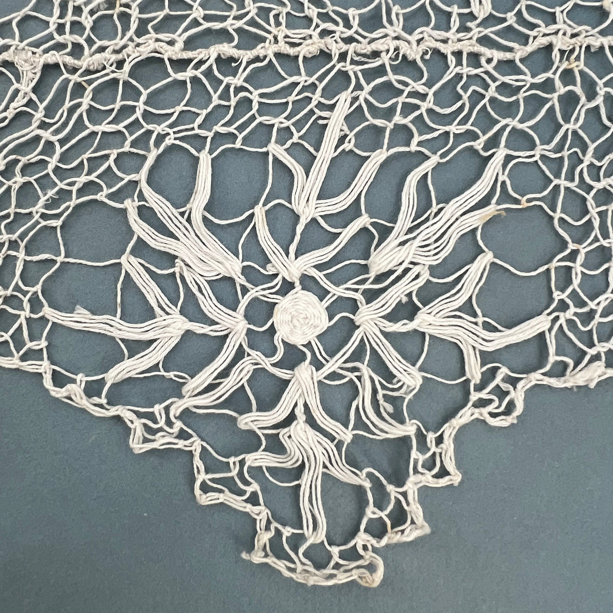 Antique Handmade Religious Net Lace Border with Cross Motifs – 336 × 23 cm