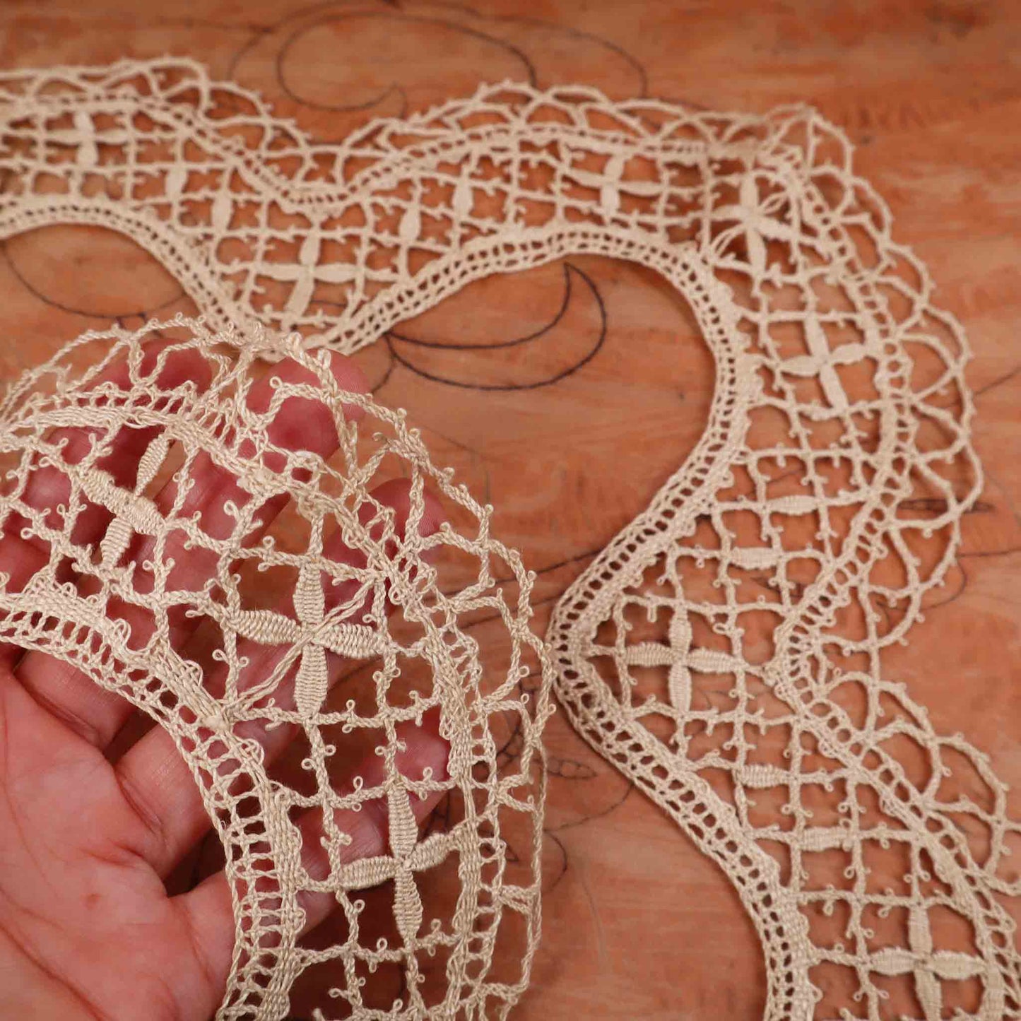 Square Table Cloth Edging Handmade in Linen Bobbin Lace - Bobbins&Needles