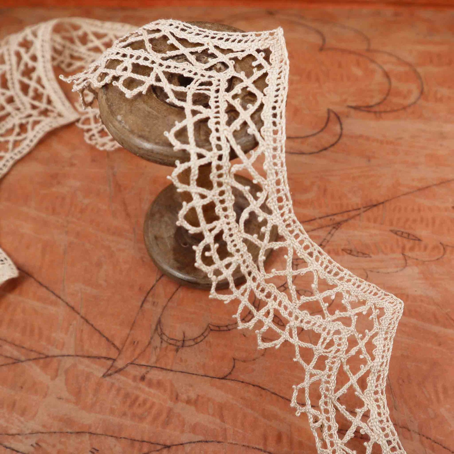 Square Table Cloth Edging Handmade in Linen Bobbin Lace - Bobbins&Needles