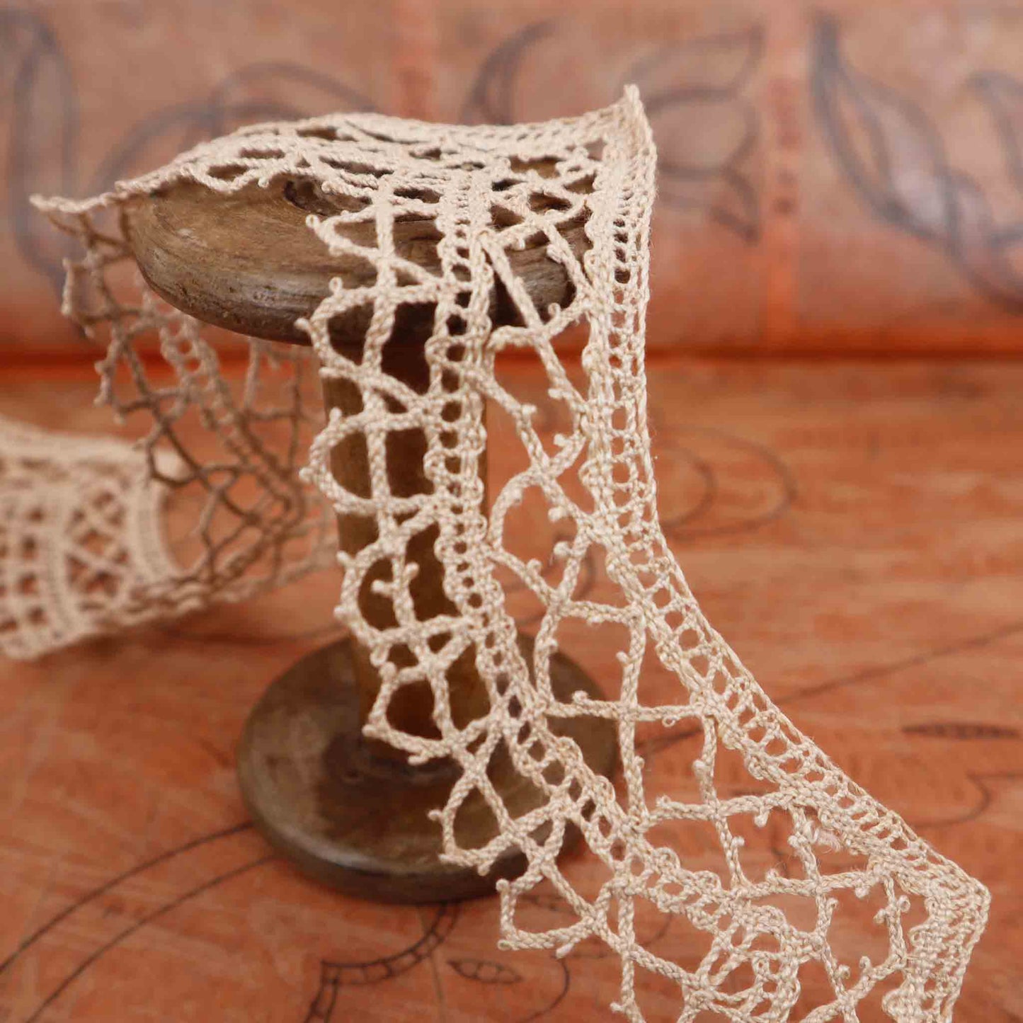 Square Table Cloth Edging Handmade in Linen Bobbin Lace - Bobbins&Needles