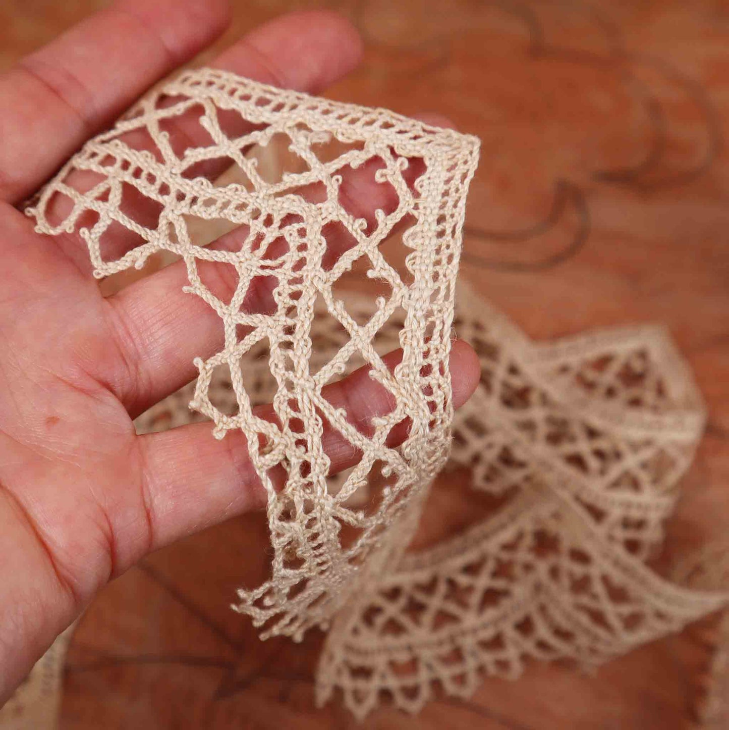 Square Table Cloth Edging Handmade in Linen Bobbin Lace - Bobbins&Needles