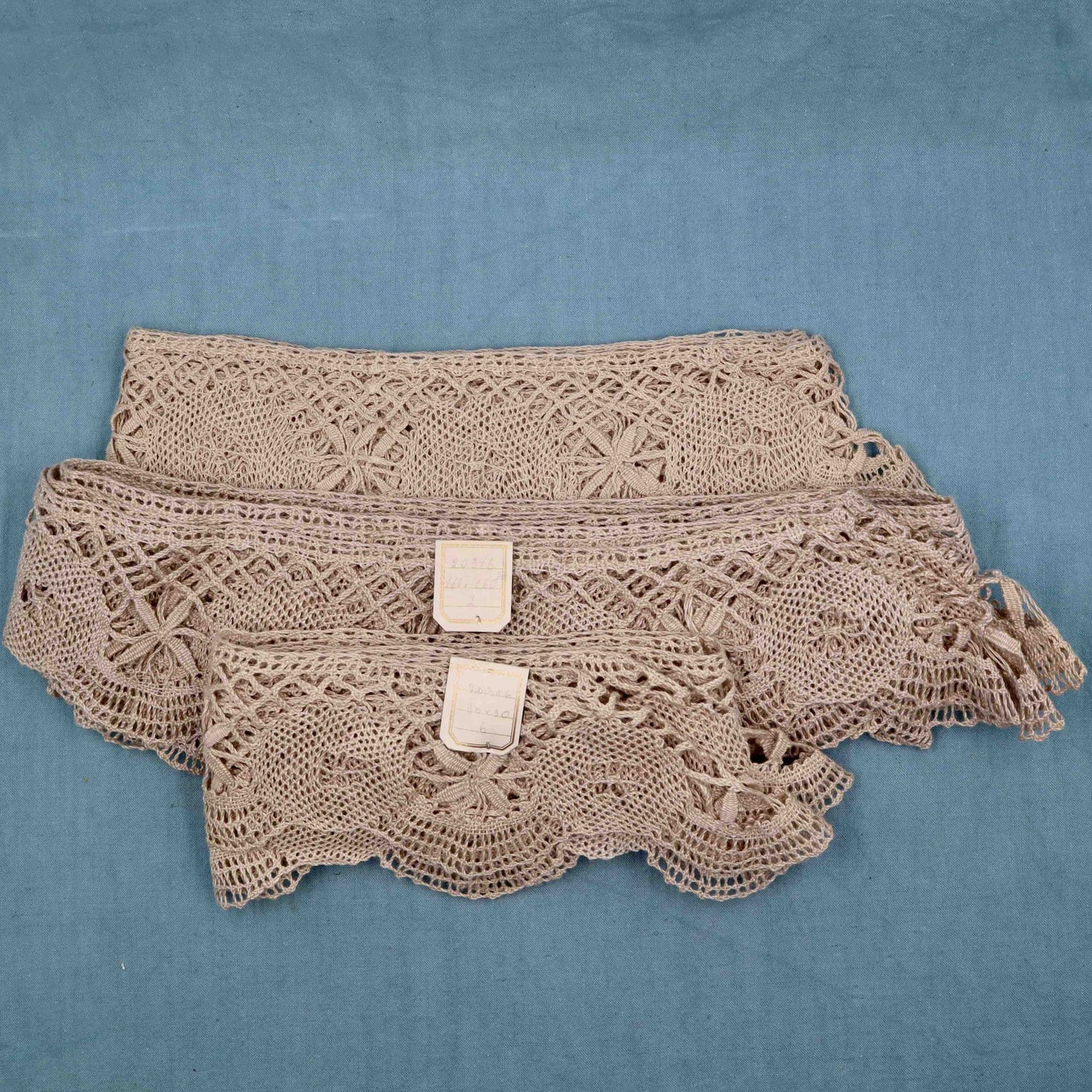 Table Cloth Edging Handmade in Linen Bobbin Lace - Bobbins&Needles