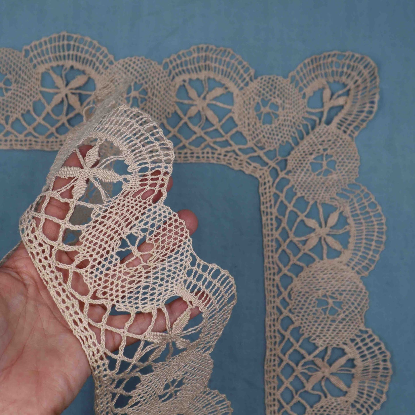 Table Cloth Edging Handmade in Linen Bobbin Lace - Bobbins&Needles