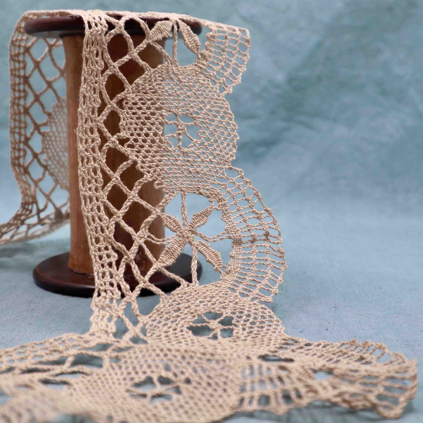 Table Cloth Edging Handmade in Linen Bobbin Lace - Bobbins&Needles