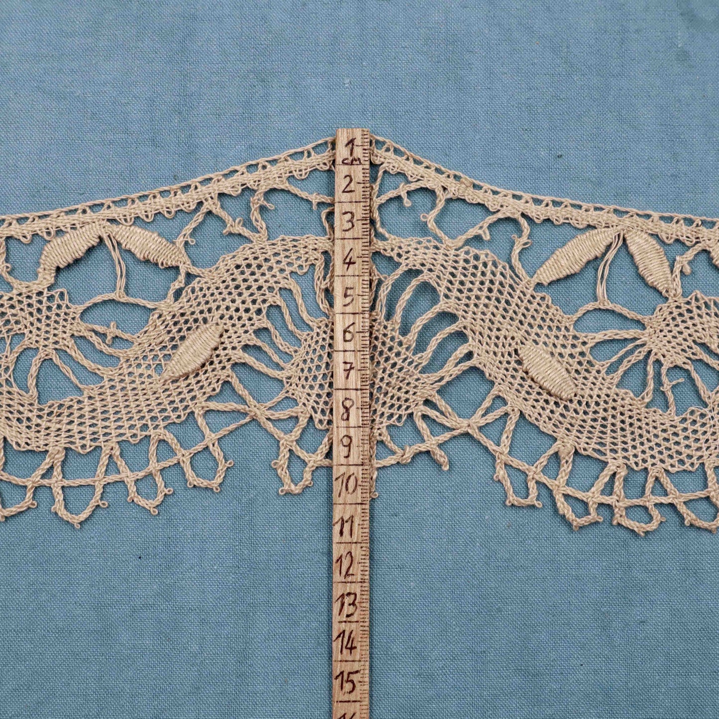 Table Cloth Edging Handmade in Linen Bobbin Lace - Bobbins&Needles