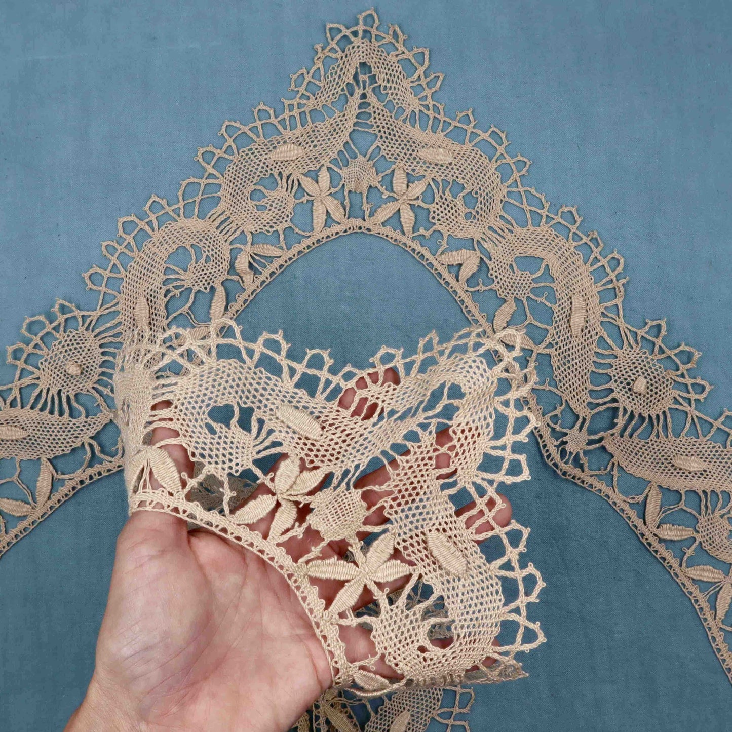 Table Cloth Edging Handmade in Linen Bobbin Lace - Bobbins&Needles