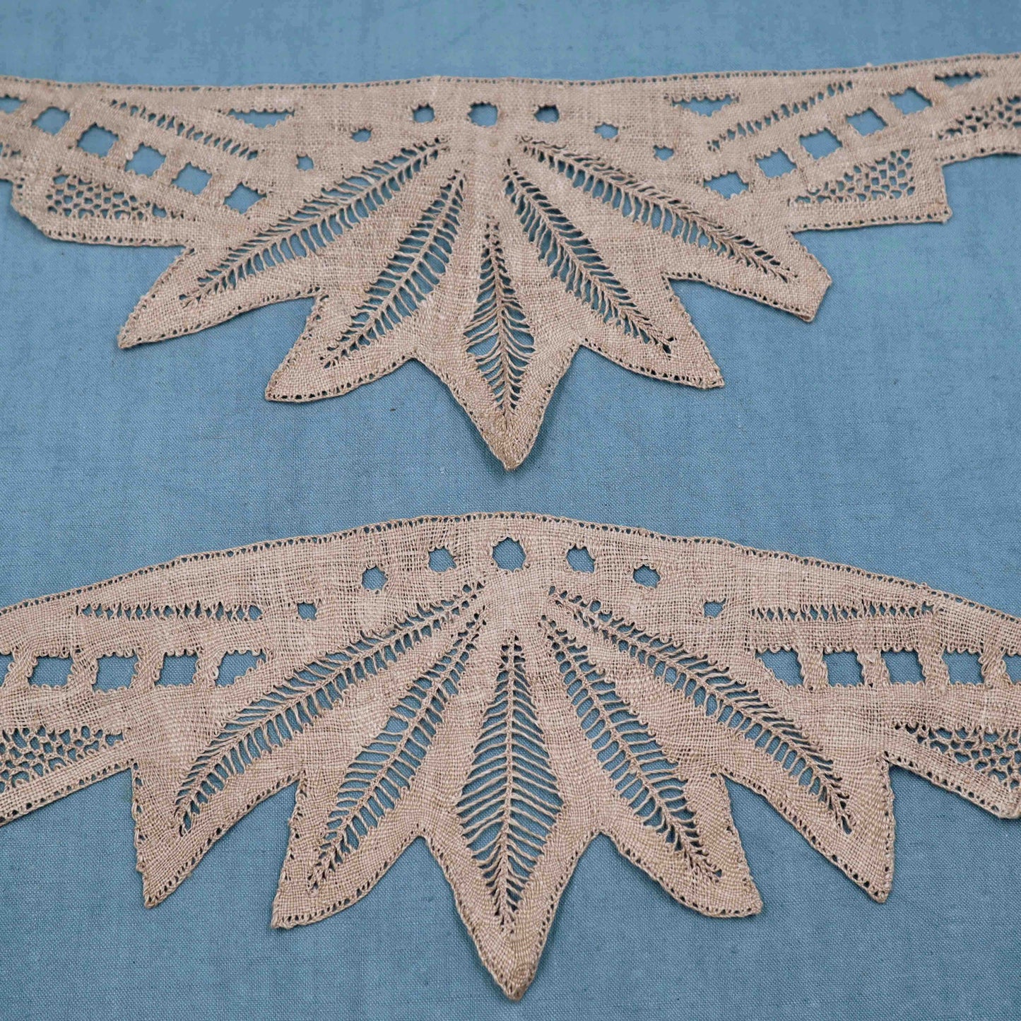 Lace Edging for Table Cloth Bobbin Lace Handmade in Linen - Bobbins&Needles