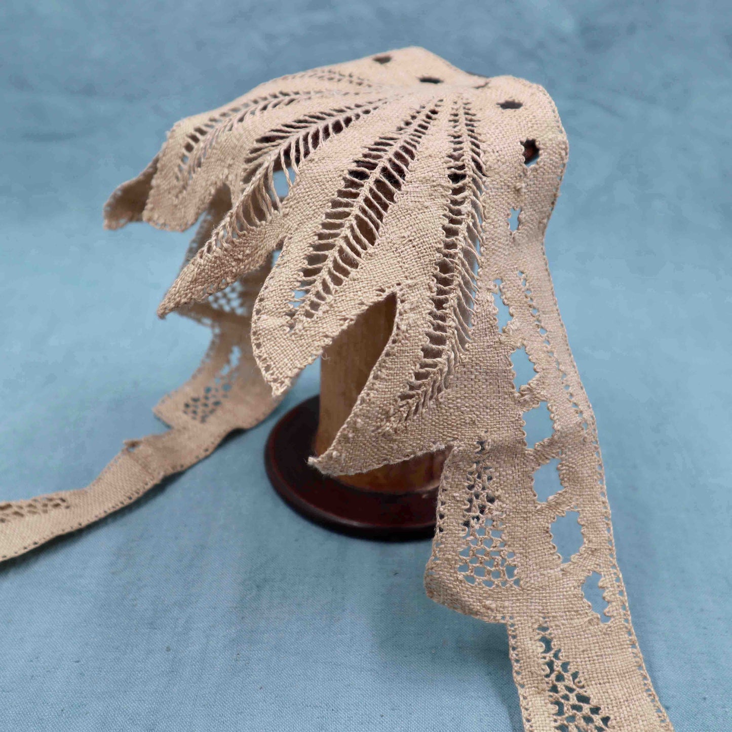 Lace Edging for Table Cloth Bobbin Lace Handmade in Linen - Bobbins&Needles