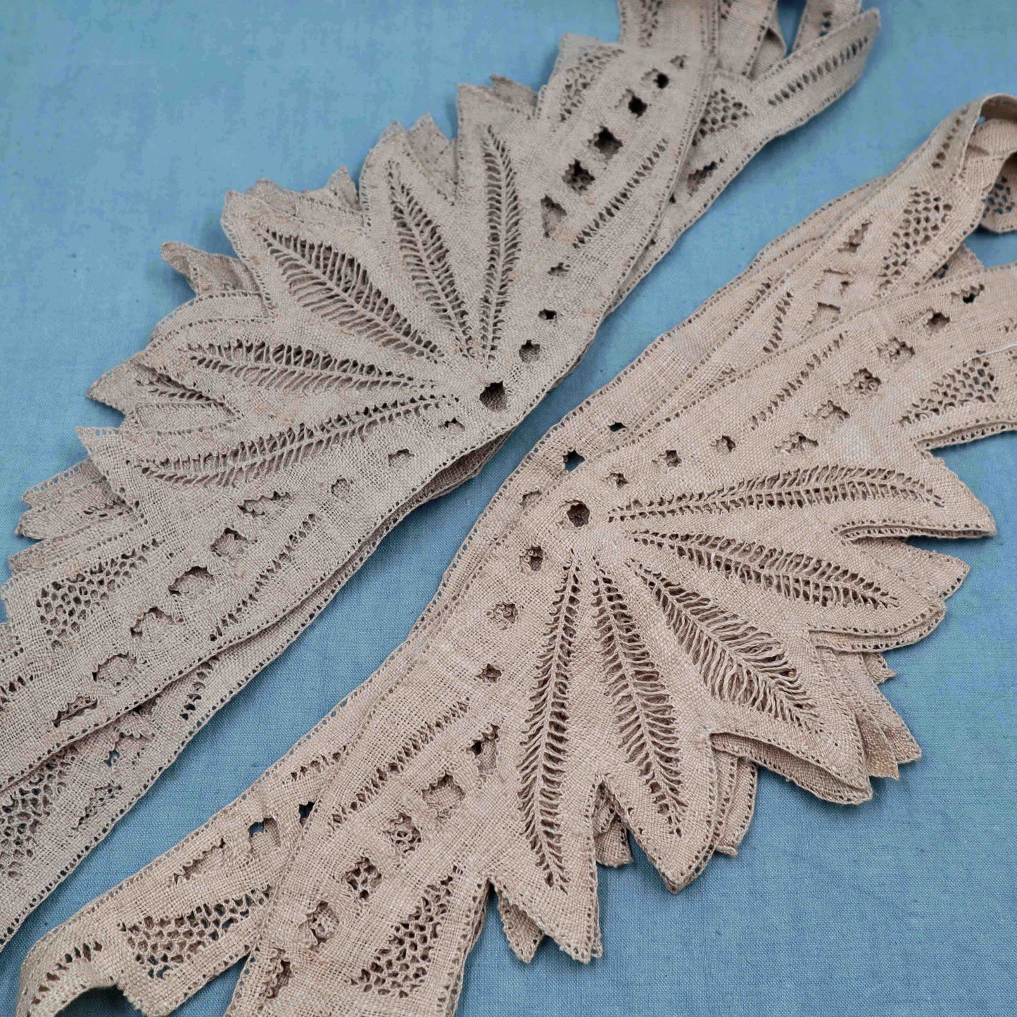 Lace Edging for Table Cloth Bobbin Lace Handmade in Linen - Bobbins&Needles