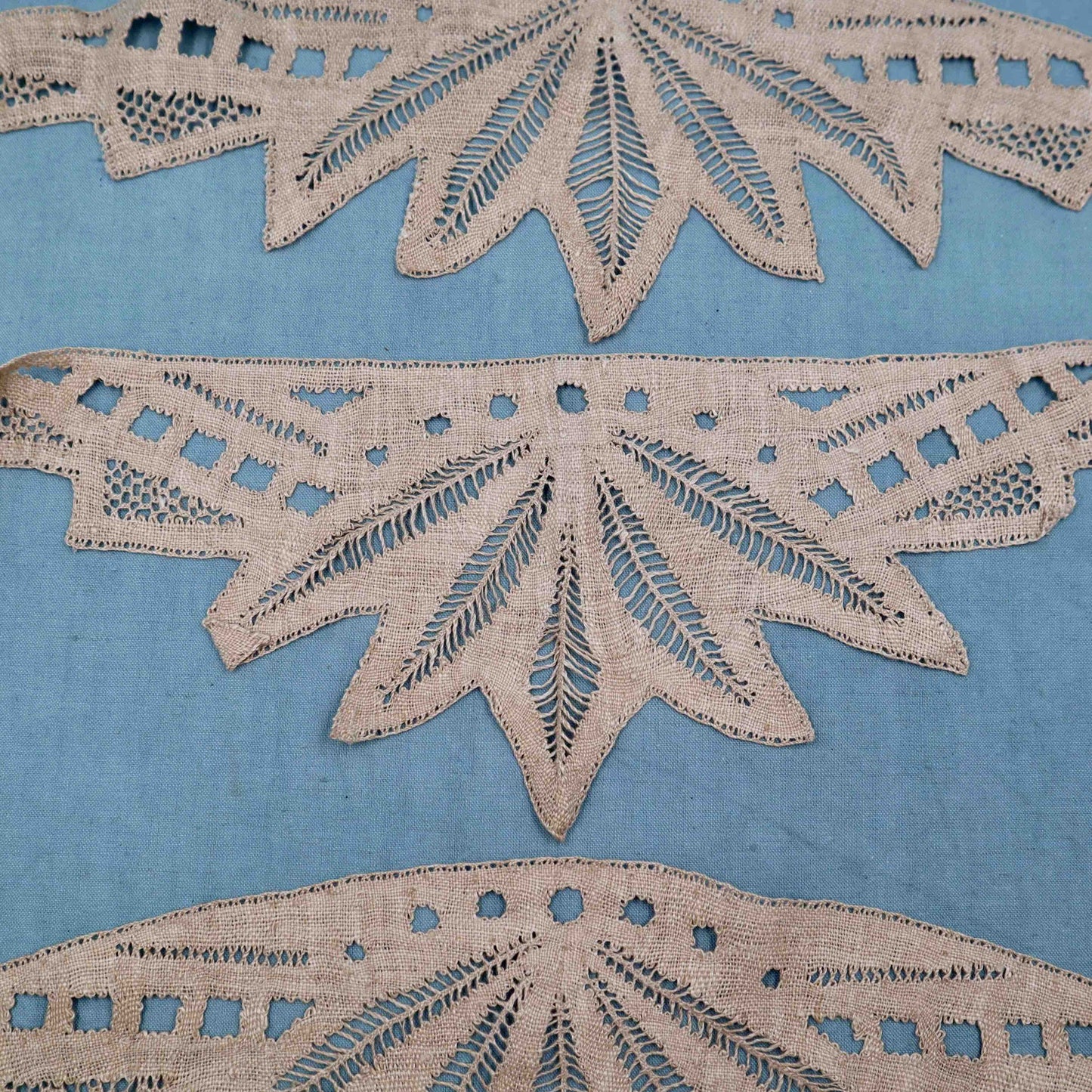 Lace Edging for Table Cloth Bobbin Lace Handmade in Linen - Bobbins&Needles