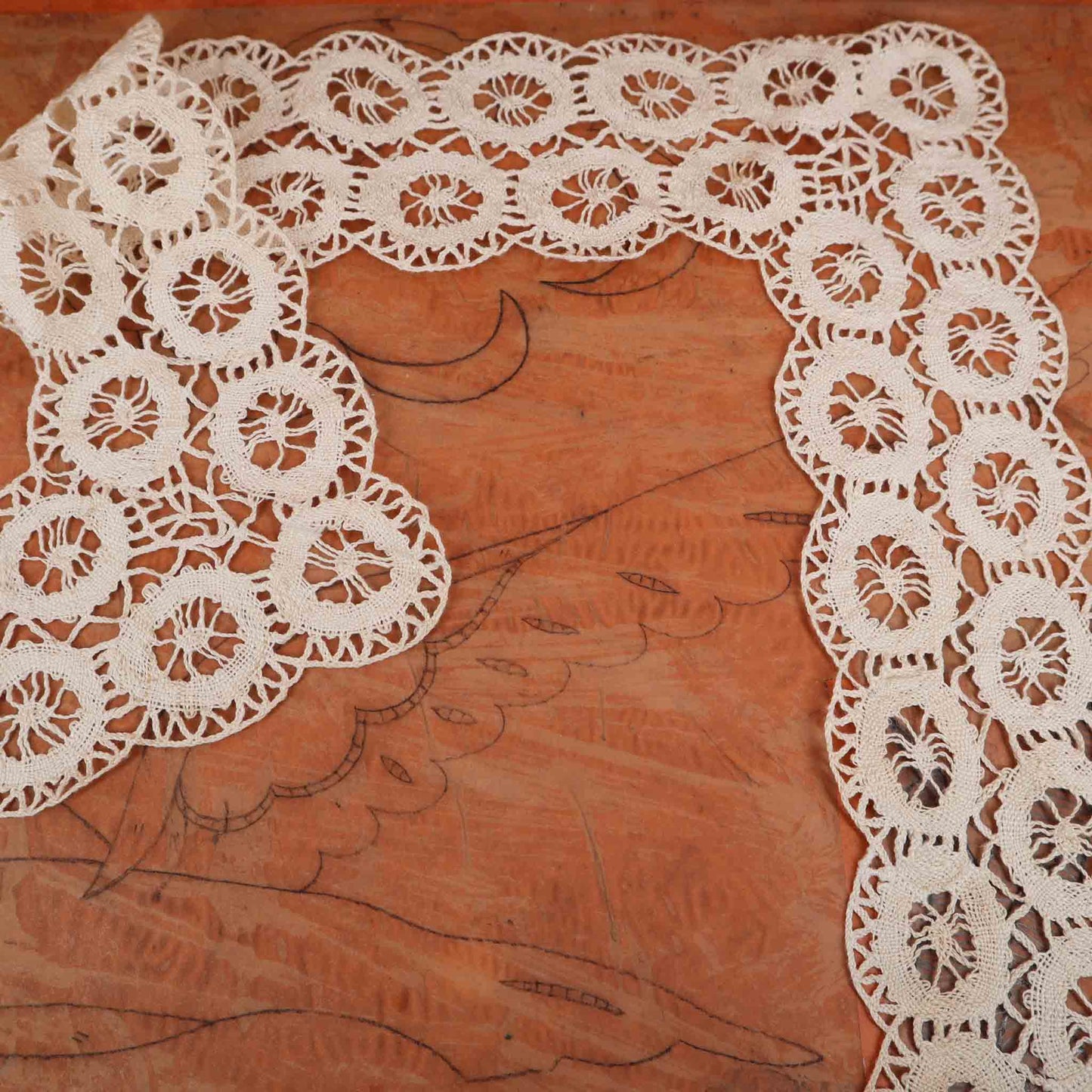 Table Runner Edging Handmade in Linen Bobbin Lace - Bobbins&Needles