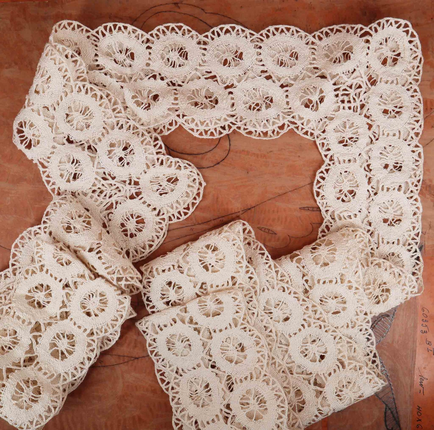 Table Runner Edging Handmade in Linen Bobbin Lace - Bobbins&Needles