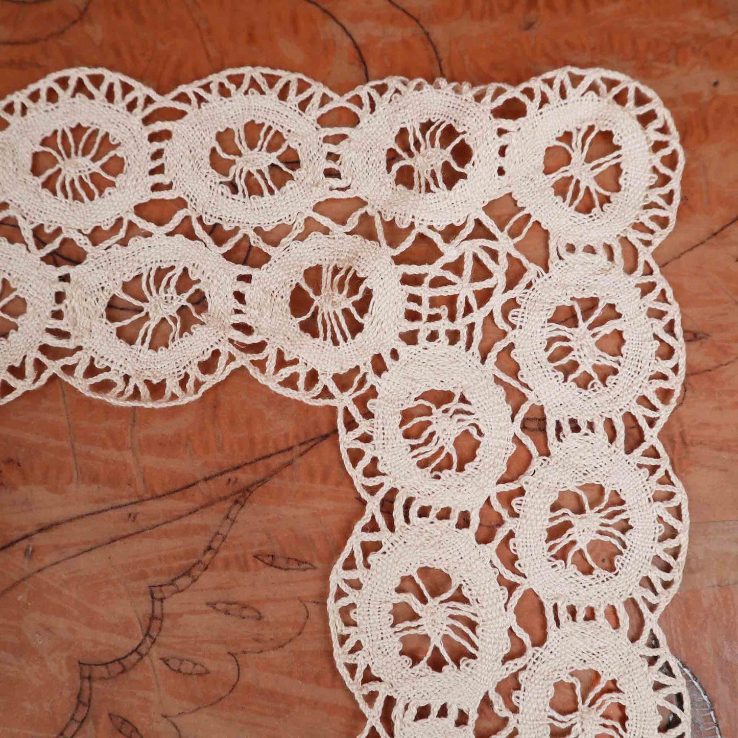 Table Runner Edging Handmade in Linen Bobbin Lace - Bobbins&Needles