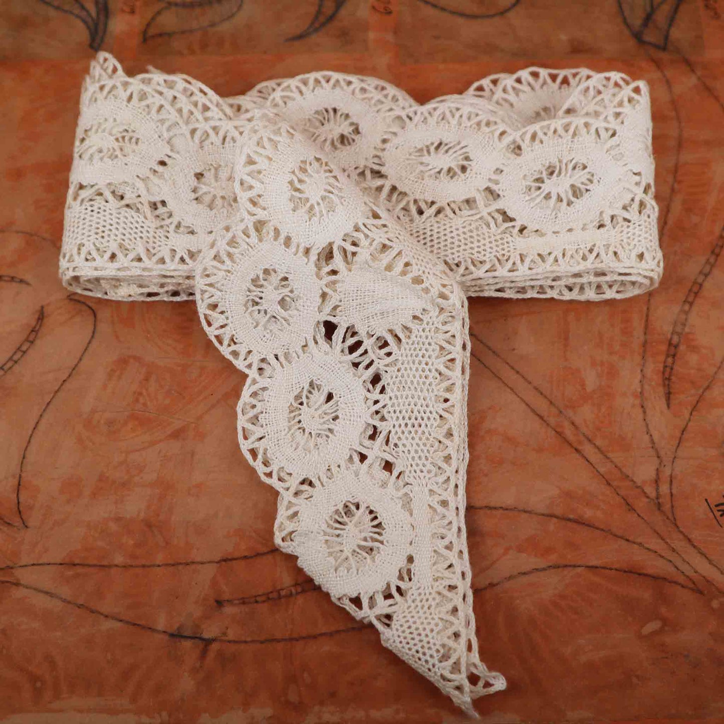 Bed Sheet Edging Handmade in Linen Bobbin Lace - Bobbins&Needles