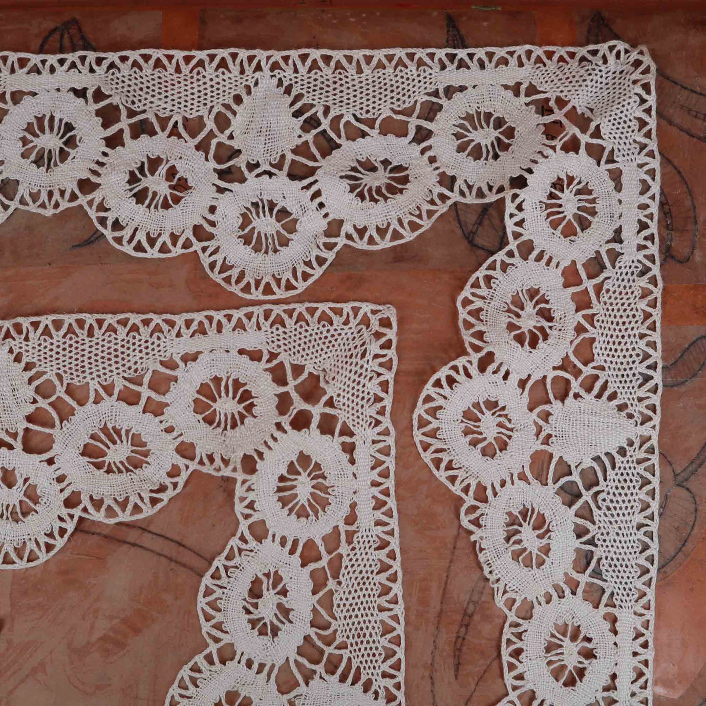 Bed Sheet Edging Handmade in Linen Bobbin Lace - Bobbins&Needles