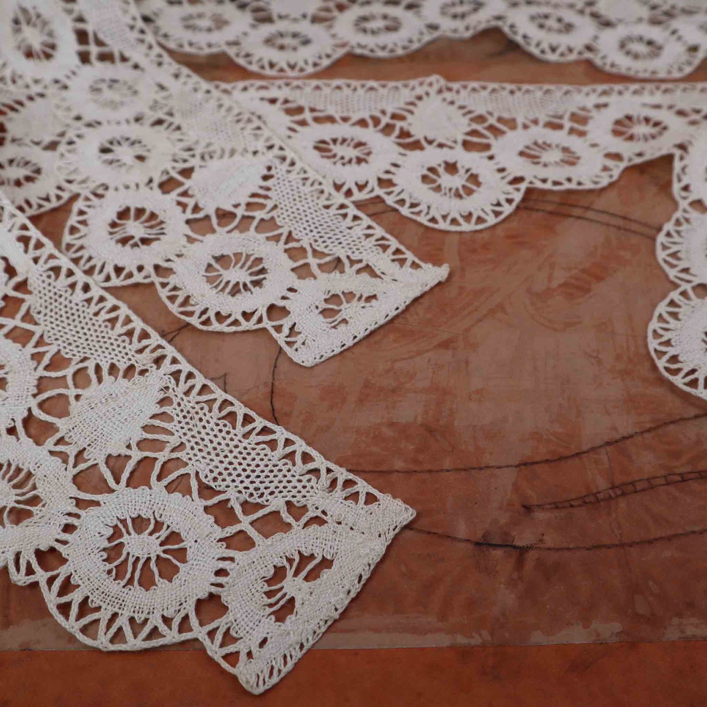 Bed Sheet Edging Handmade in Linen Bobbin Lace - Bobbins&Needles