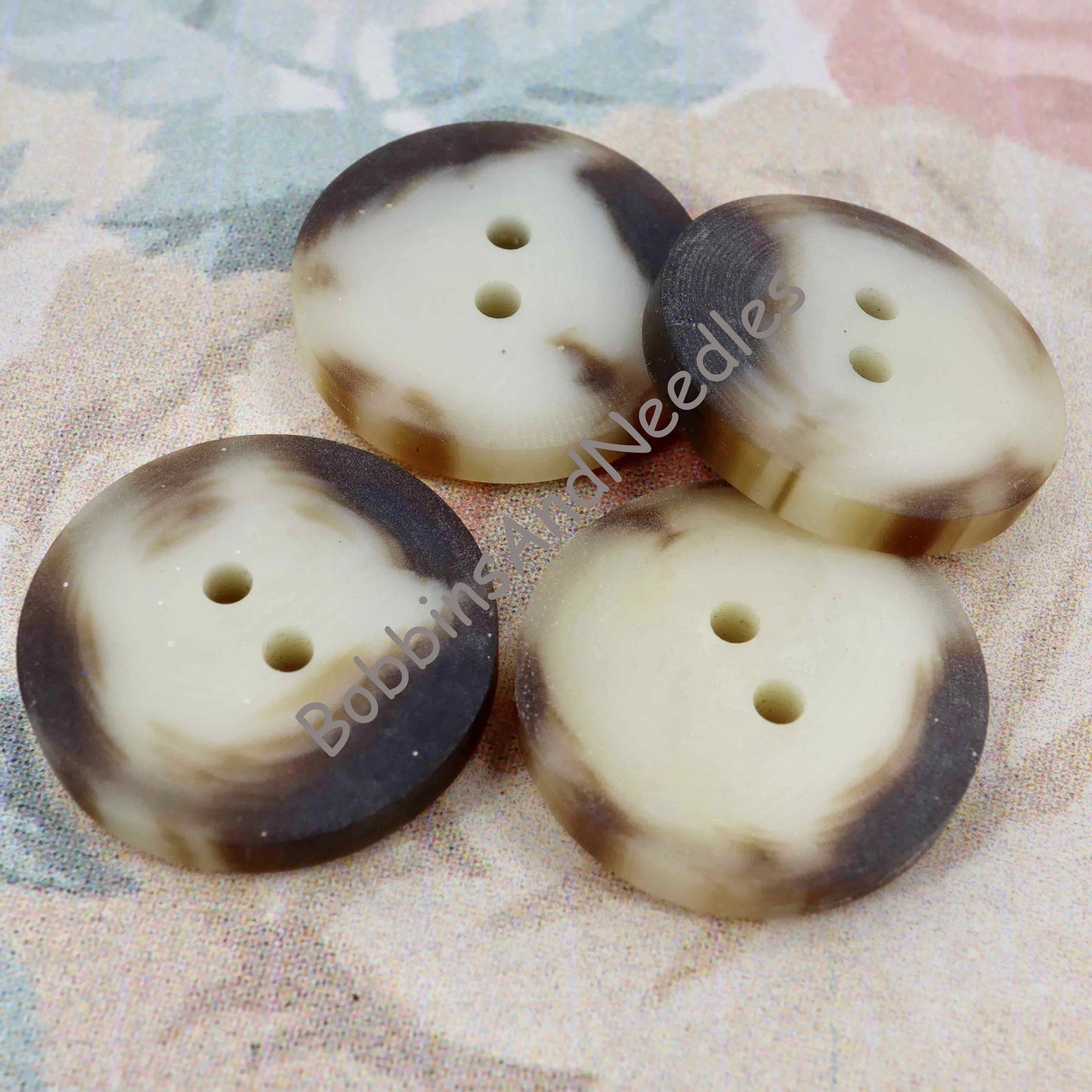 Set of 4 Mock Horn Buttons Ø 28 mm - Marbled Casein Cream & Brown - Bobbins&Needles