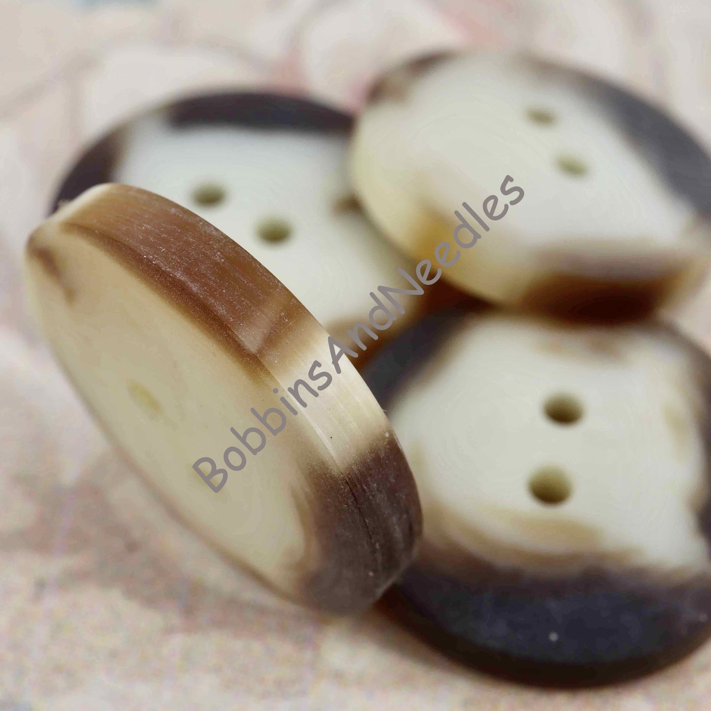Set of 4 Mock Horn Buttons Ø 28 mm - Marbled Casein Cream & Brown - Bobbins&Needles