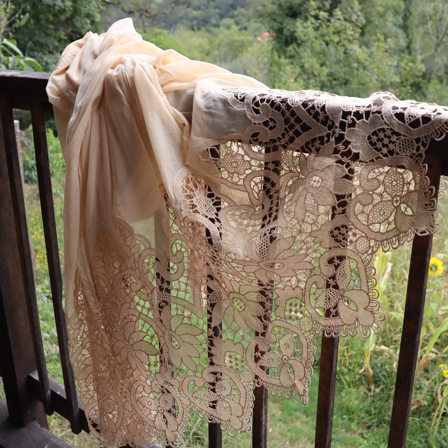 Antique Belgian Linen Curtain with Handmade Bruges Duchesse Lace – 300 × 230 cm drop