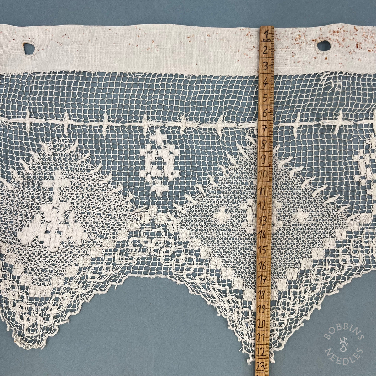 Antique Handmade Religious Filet Lace Border with Crosses – 300 × 20 cm
