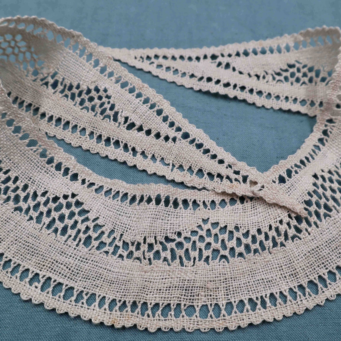 Set of 2 Collars Insertion Lace Handmade in Linen - Bobbins&Needles
