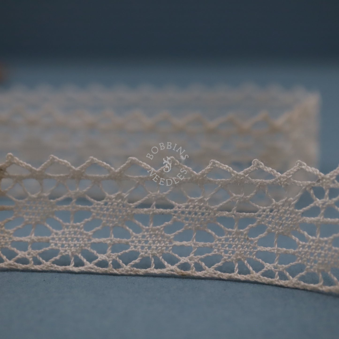 17.5m Vintage French Cotton Bobbin Lace Geometric Scalloped Edging
