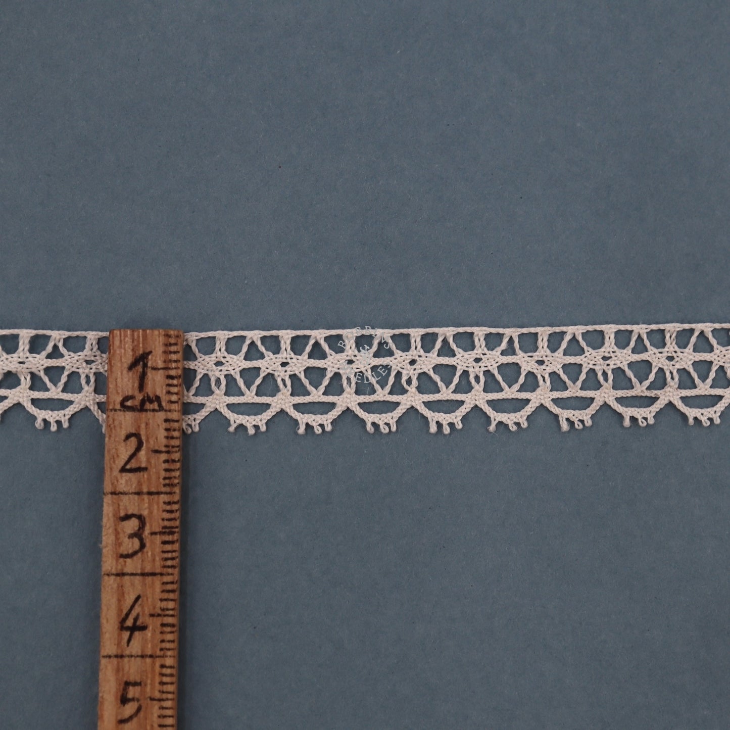 25.5m Vintage French Lace Border – Cream Narrow Trim with Pointed Edge