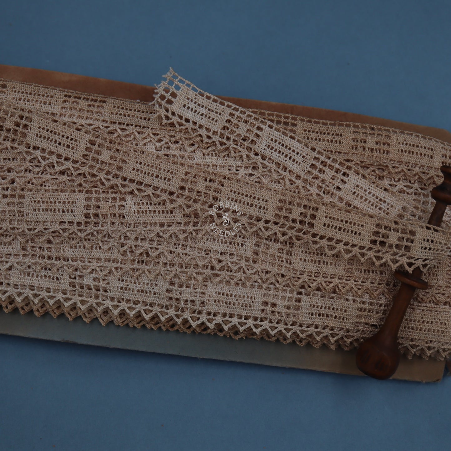27m Cotton Bobbin Lace Border – Light Beige Geometric Edge