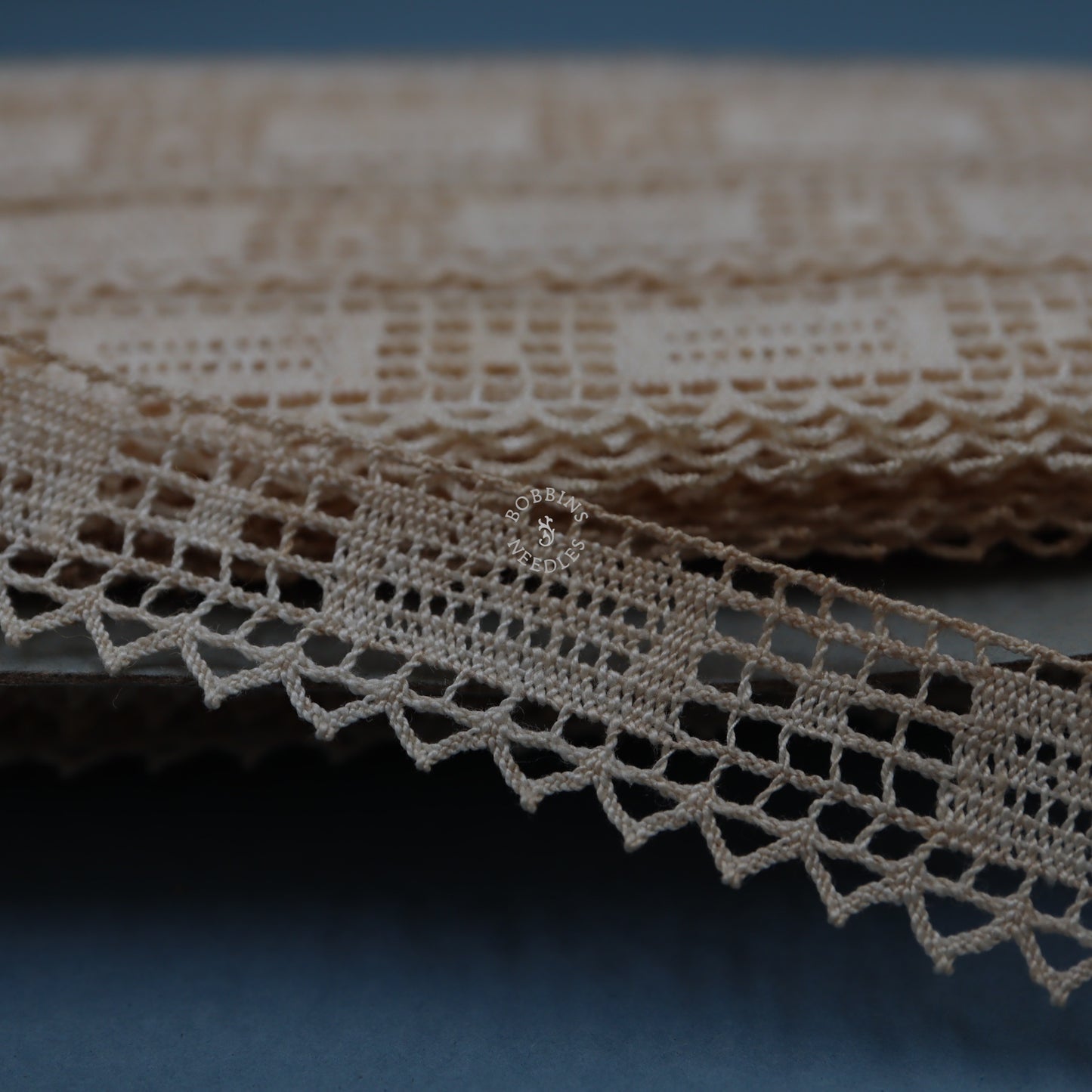 27m Cotton Bobbin Lace Border – Light Beige Geometric Edge