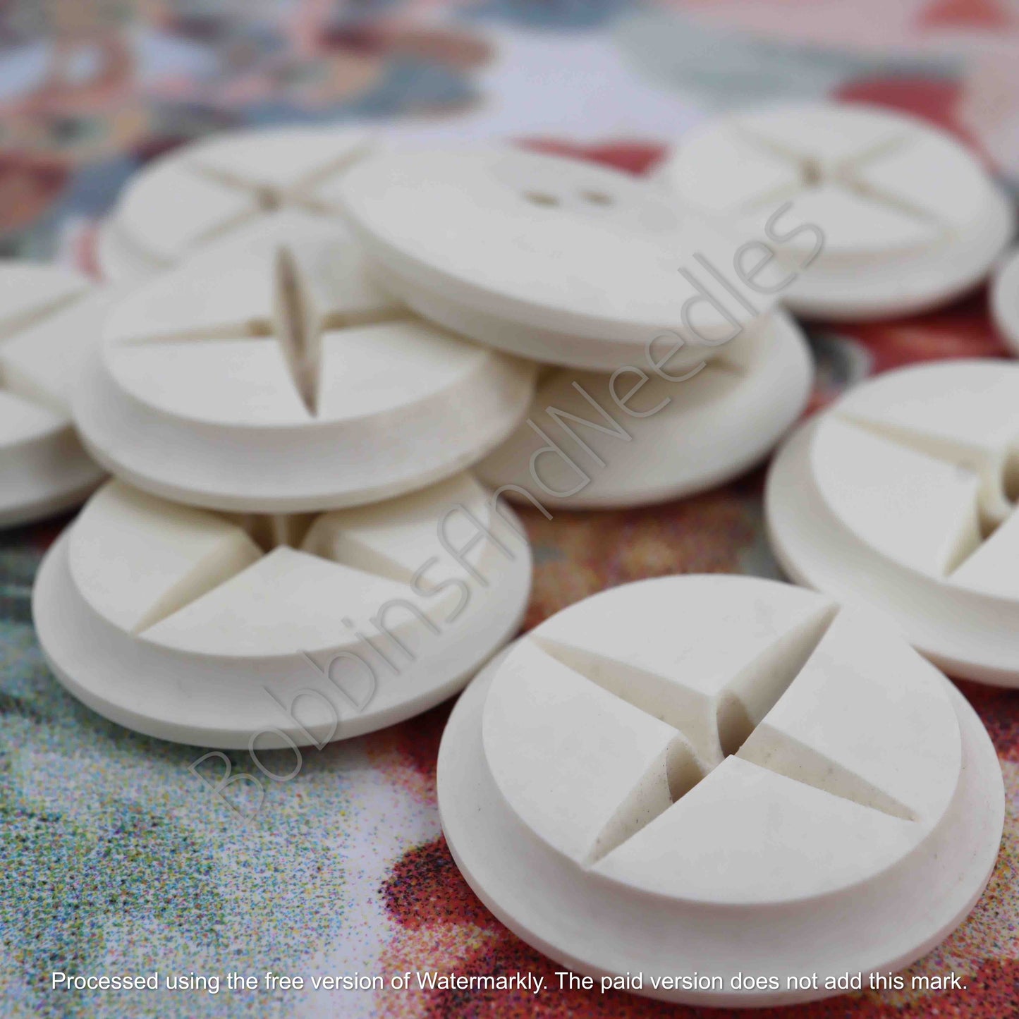 Set of 10 Vintage Galalith White Buttons Ø 22mm with Geometric Cutouts - Bobbins&Needles