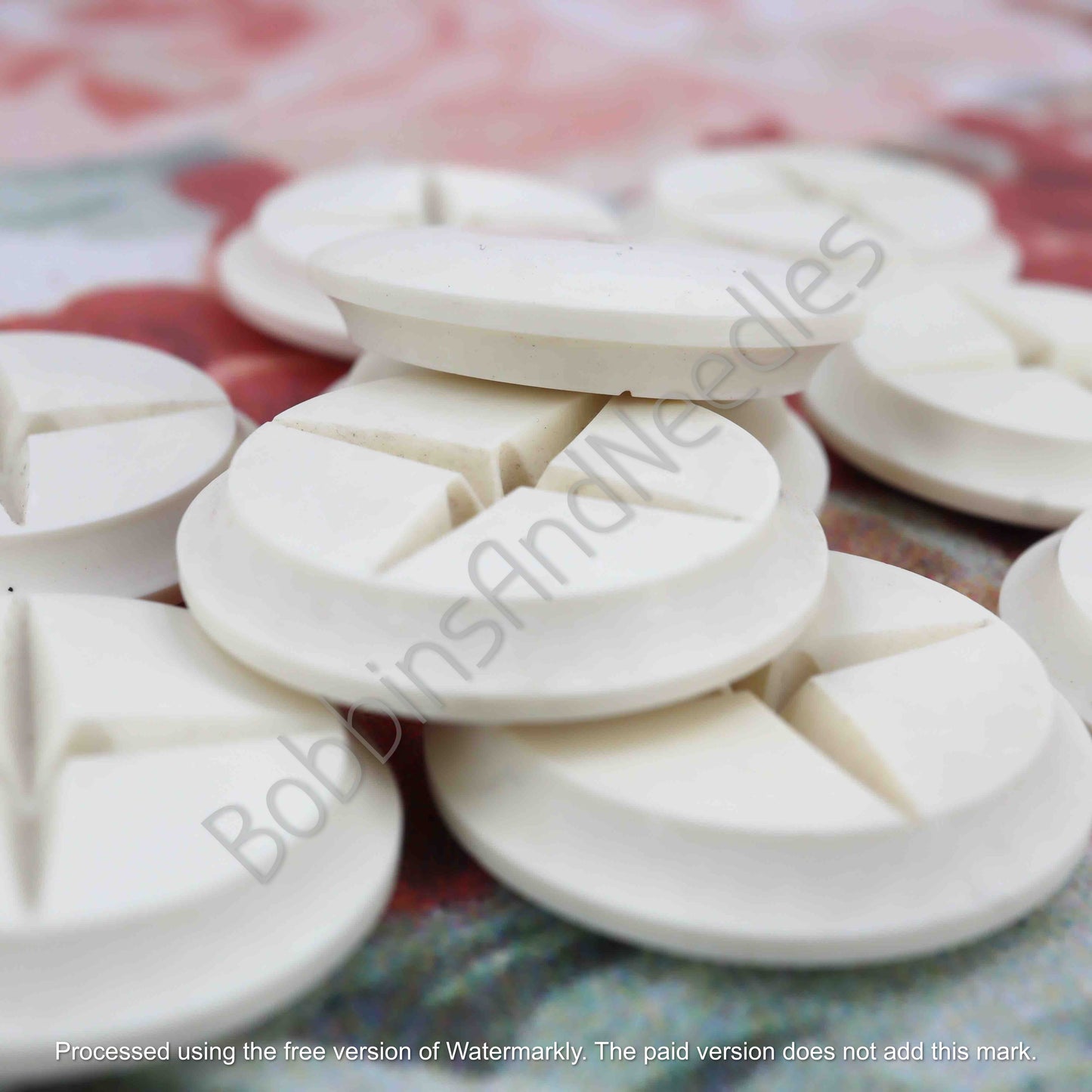 Set of 10 Vintage Galalith White Buttons Ø 22mm with Geometric Cutouts - Bobbins&Needles
