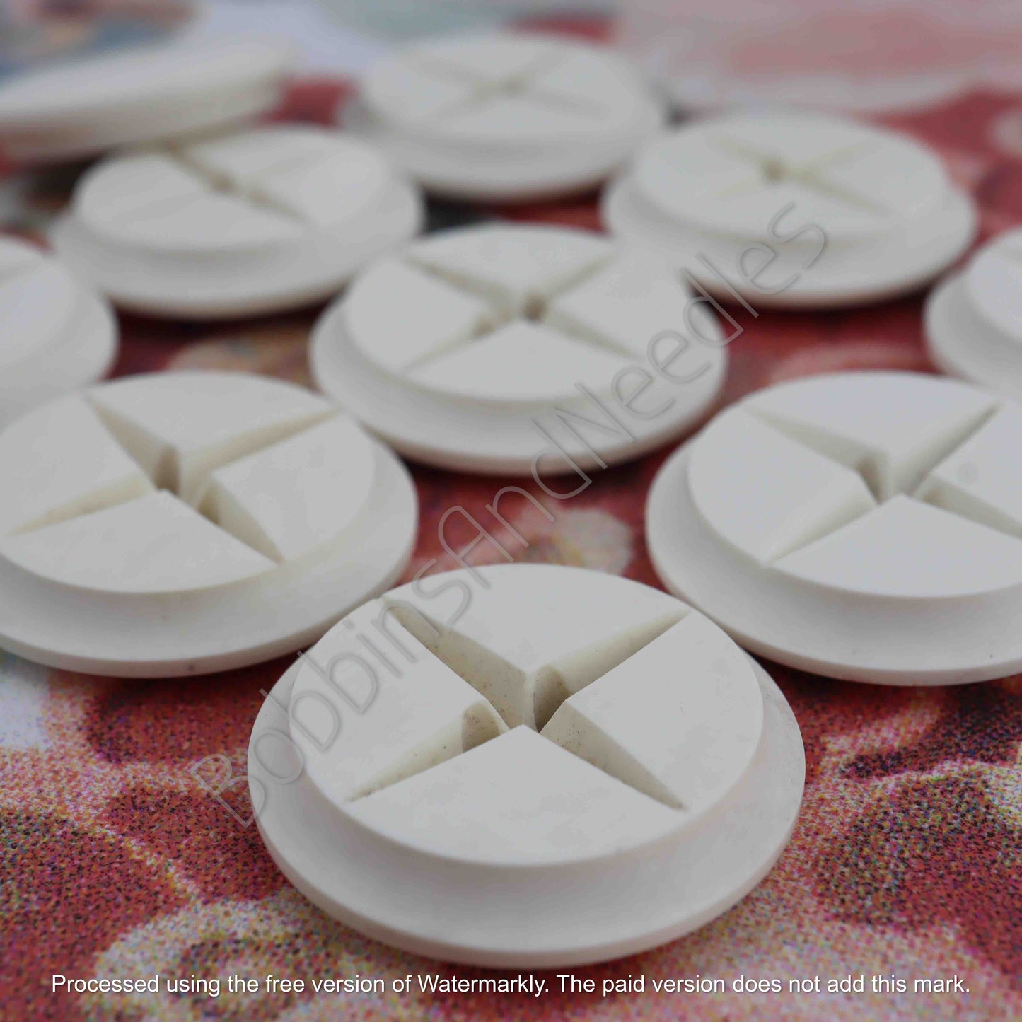 Set of 10 Vintage Galalith White Buttons Ø 22mm with Geometric Cutouts - Bobbins&Needles