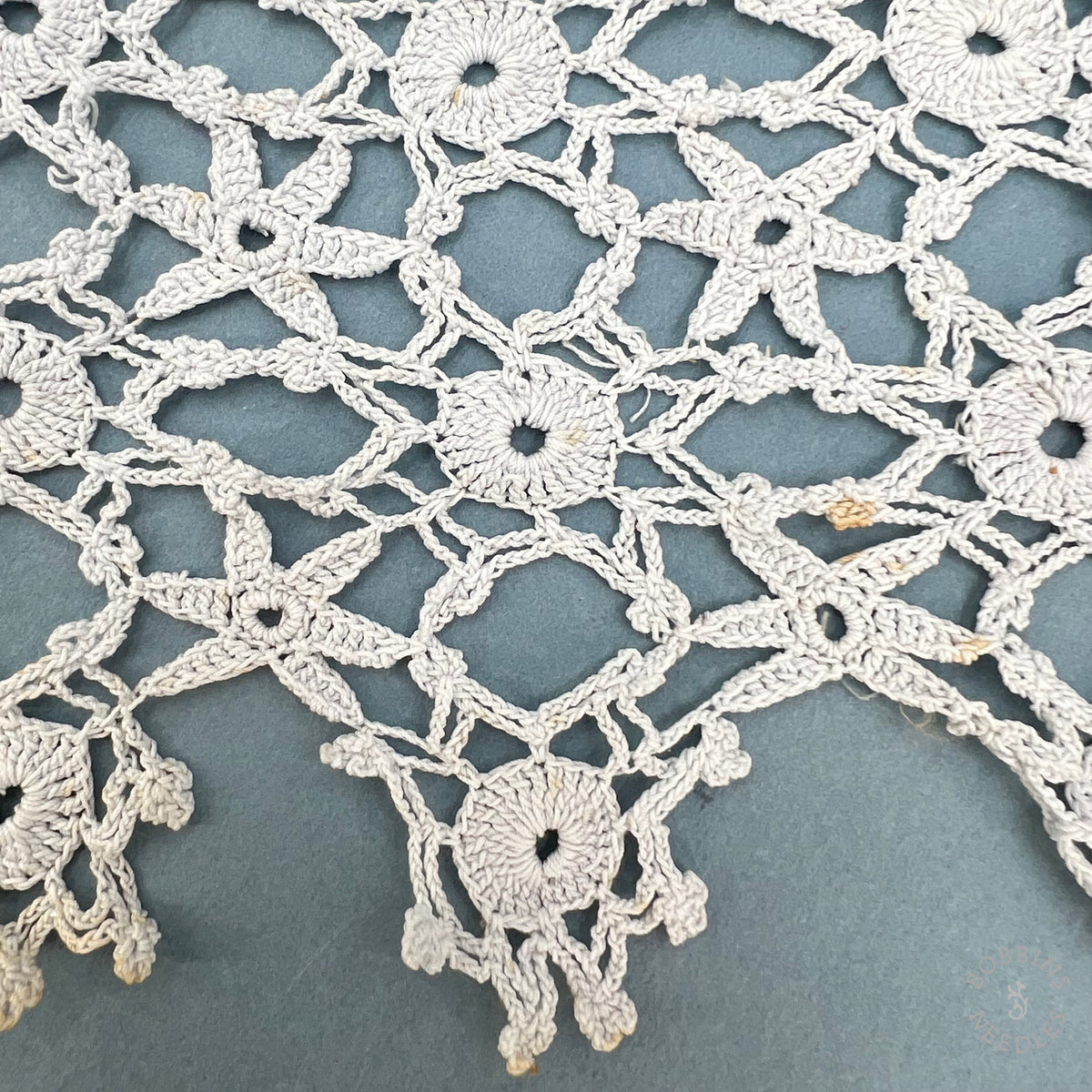 Antique Handmade Crochet Lace Border with Floral Motifs – 270 × 18 cm