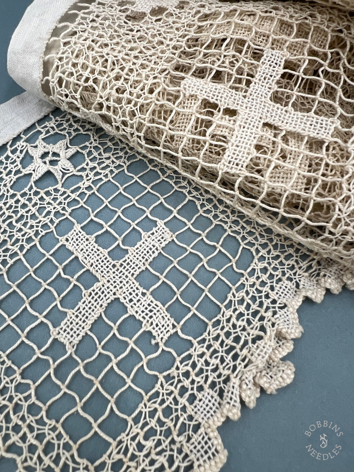 Antique Handmade Religious Filet Lace Border – Sacred Heart of Jesus – 380 cm