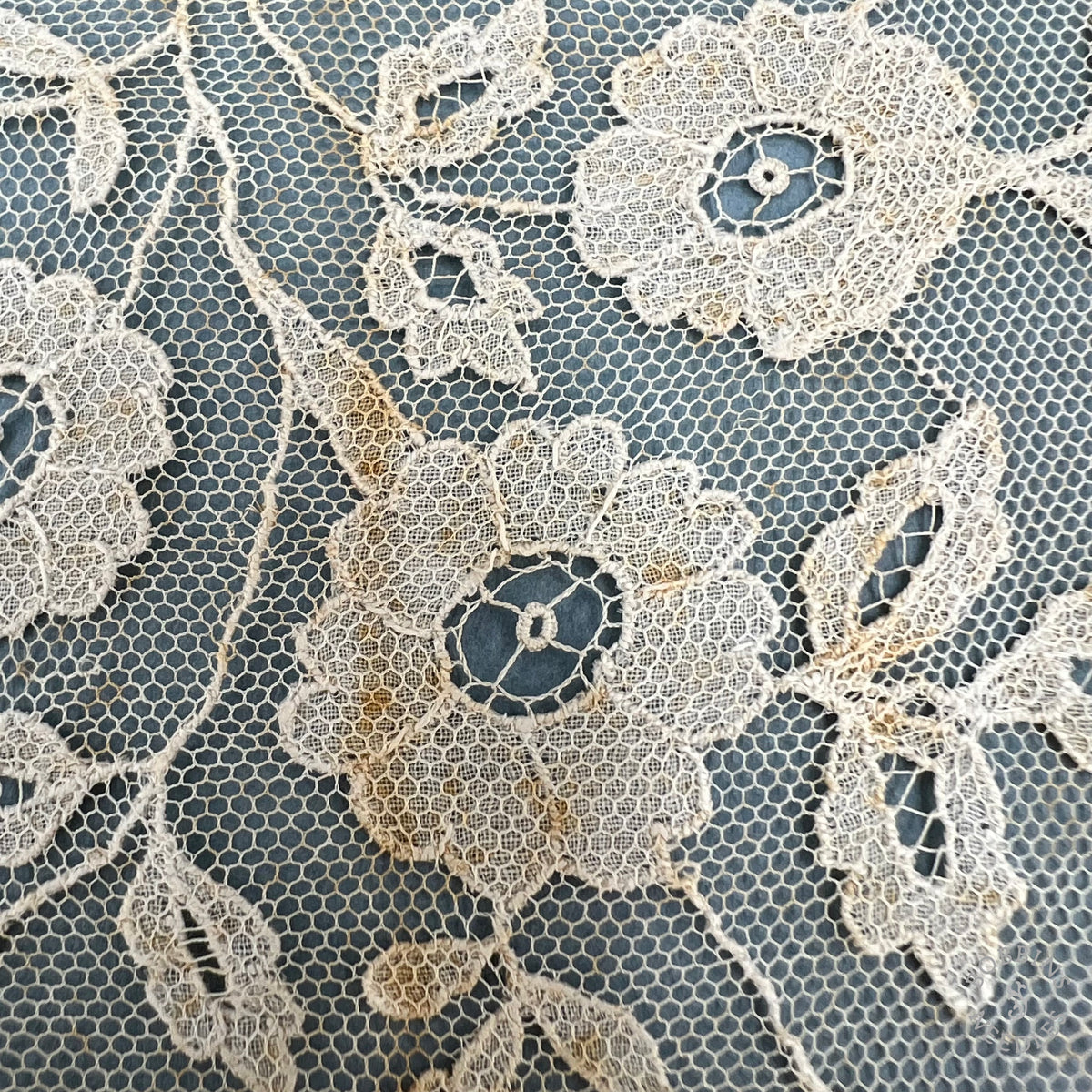 Antique Brussels Appliqué Style Lace Insertion – 46 × 23 cm