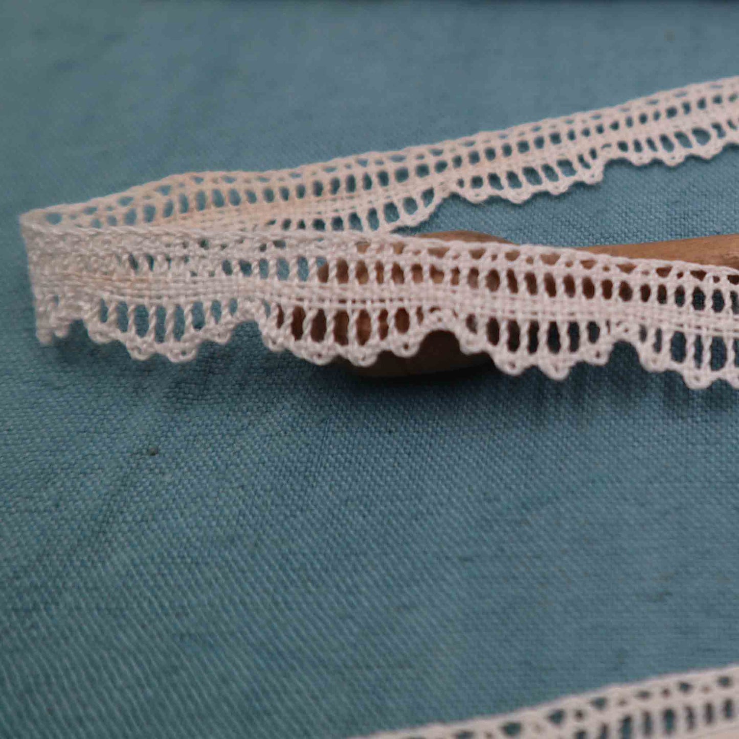 Handmade Linen Lace Trim - Bobbins&Needles