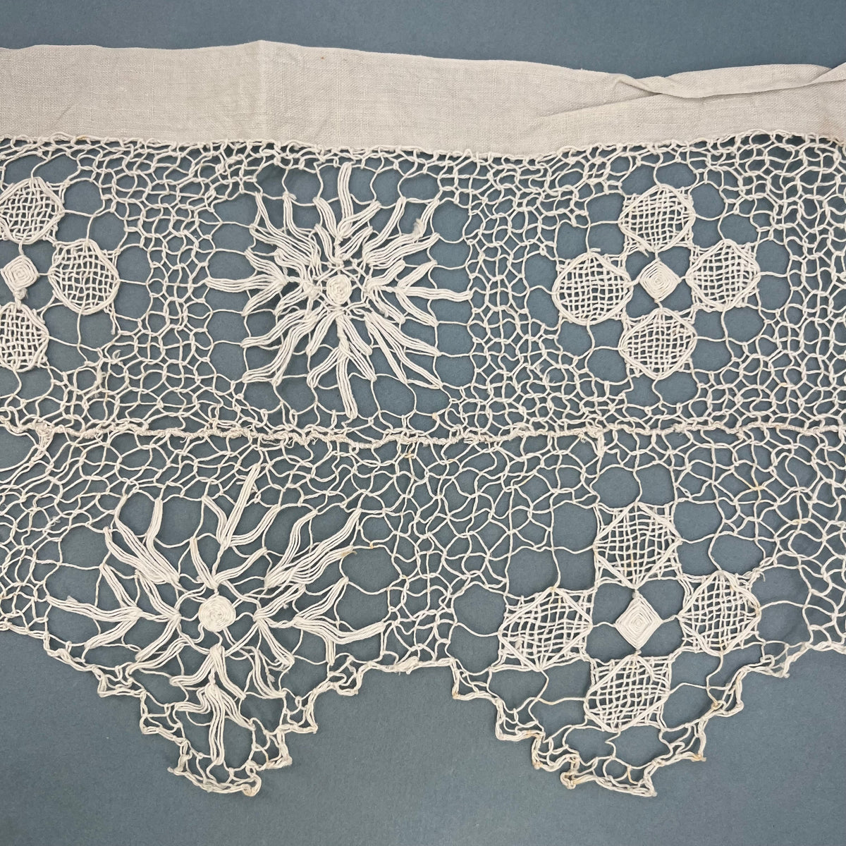 Antique Handmade Religious Net Lace Border with Cross Motifs – 336 × 23 cm