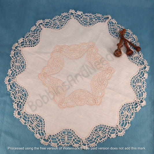 Antique Round Linen Placemat with Lace Border – 50 cm Doily