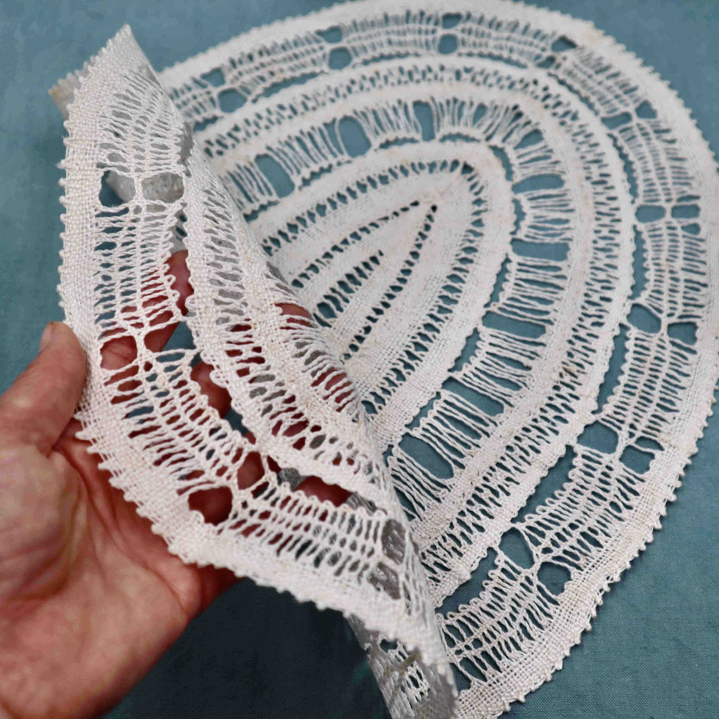 Handmade Doily in Linen Bobbin Lace