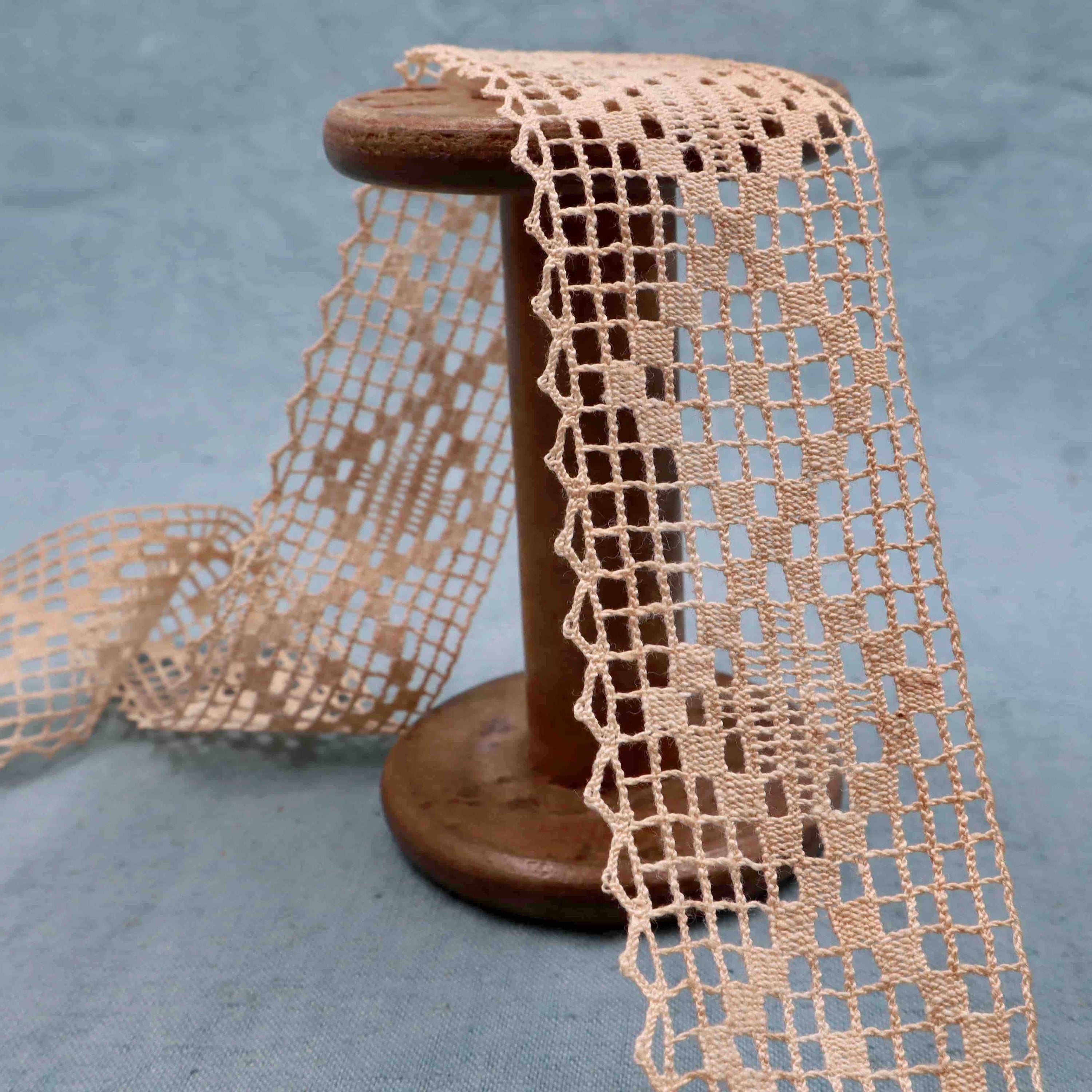 9 m Cotton Bobbin Lace Trim