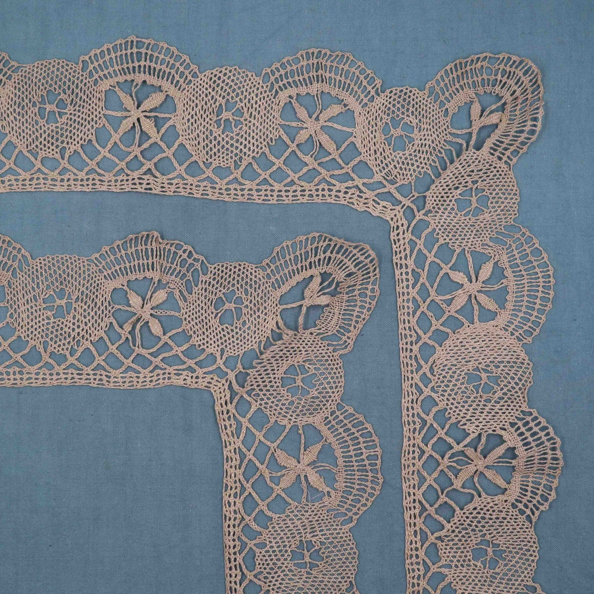 Table Cloth Edging Handmade in Linen Bobbin Lace - Bobbins&Needles
