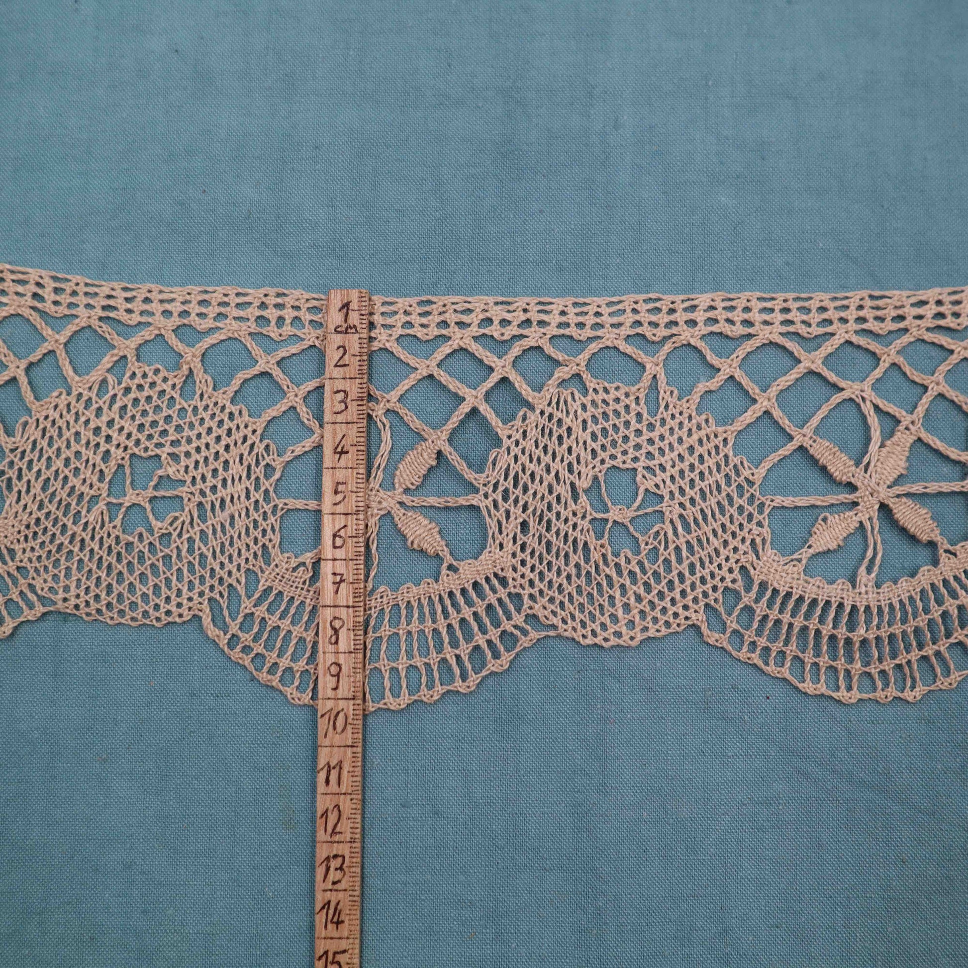 Table Cloth Edging Handmade in Linen Bobbin Lace - Bobbins&Needles