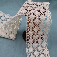 Table Runner Edging in Linen Bobbin Lace - Bobbins&Needles