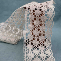 Table Runner Edging in Linen Bobbin Lace - Bobbins&Needles