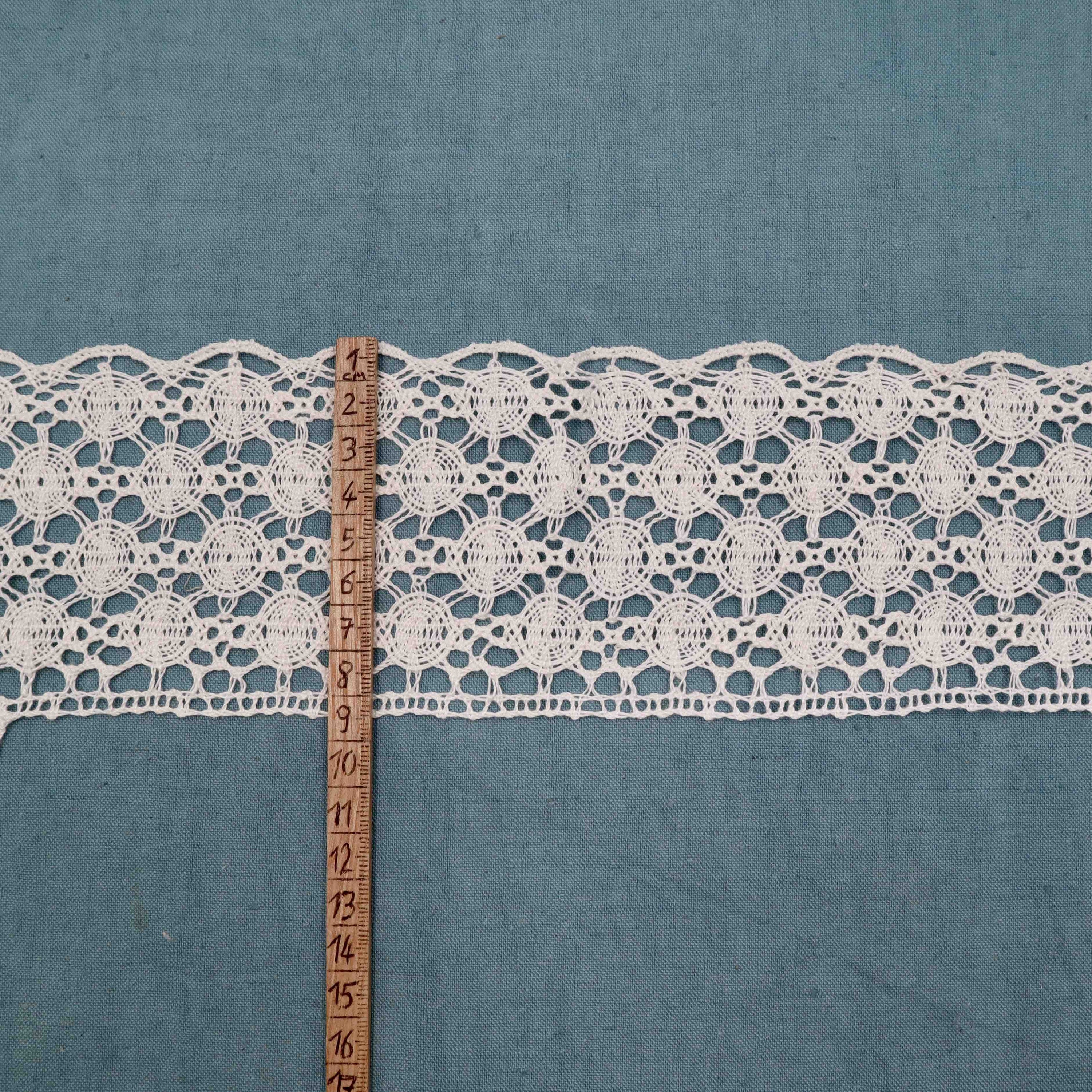 Table Runner Edging in Linen Bobbin Lace - Bobbins&Needles