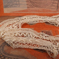 Round Doily Lace Edge Handmade in Linen - Bobbins&Needles