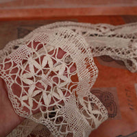 Round Doily Lace Edge Handmade in Linen - Bobbins&Needles