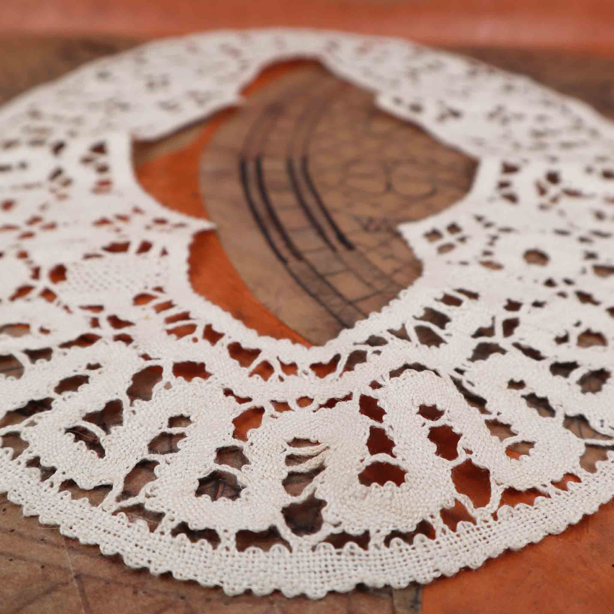 Oval Doily Lace Edge Handmade in Linen - Bobbins&Needles