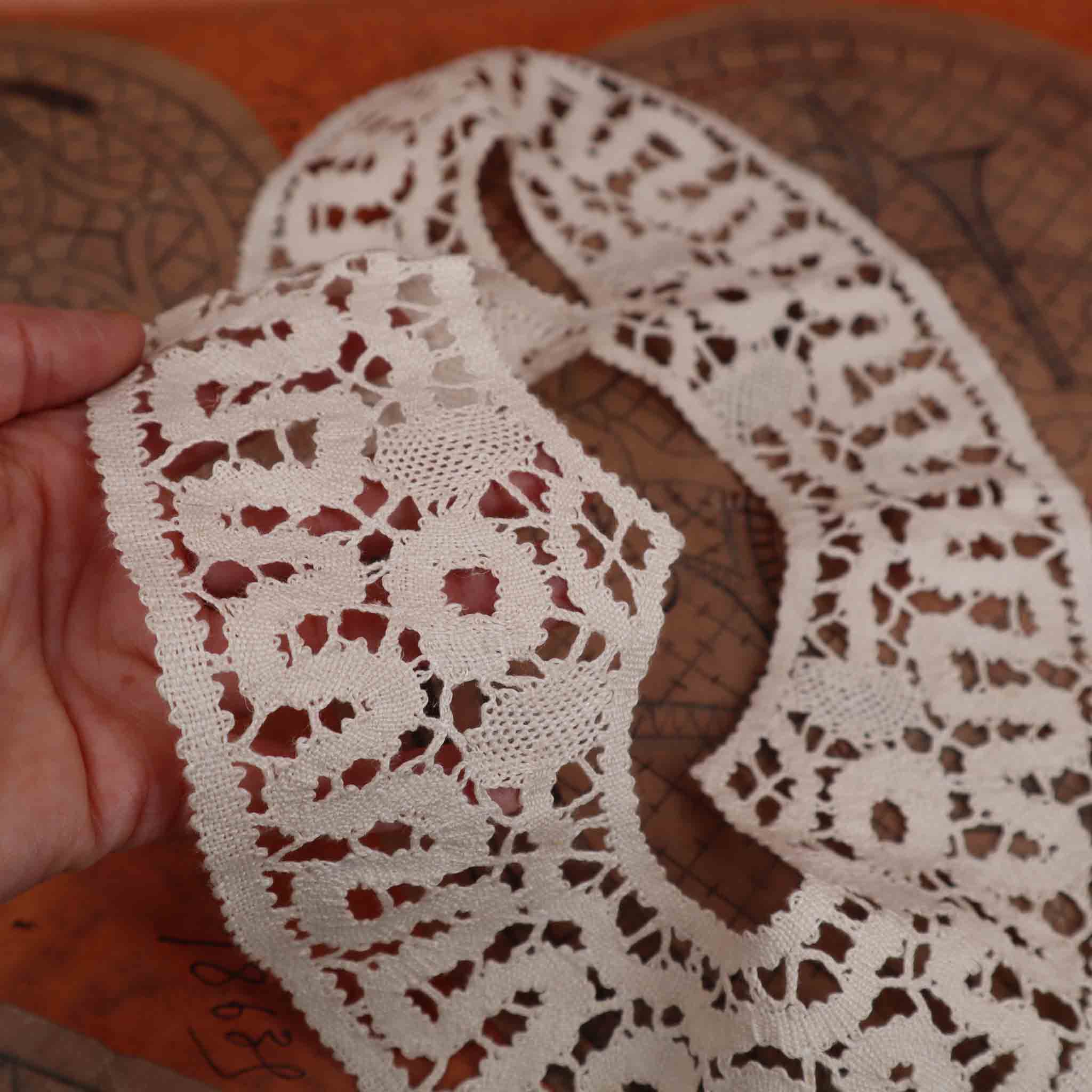 Oval Doily Lace Edge Handmade in Linen - Bobbins&Needles